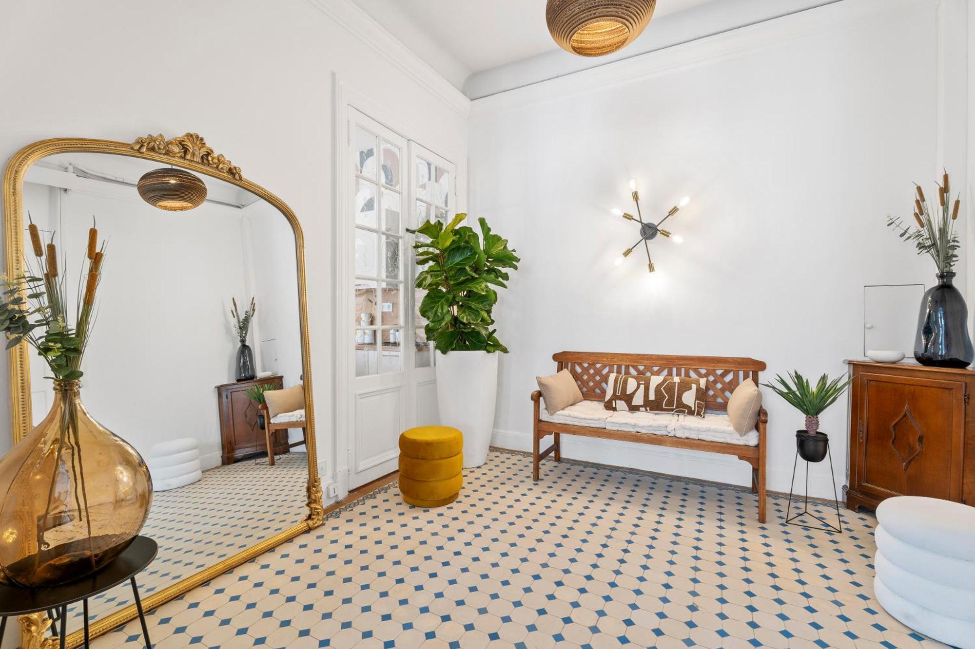 Renting - Foch - Luxury Bourgeois & Design At The Heart Of